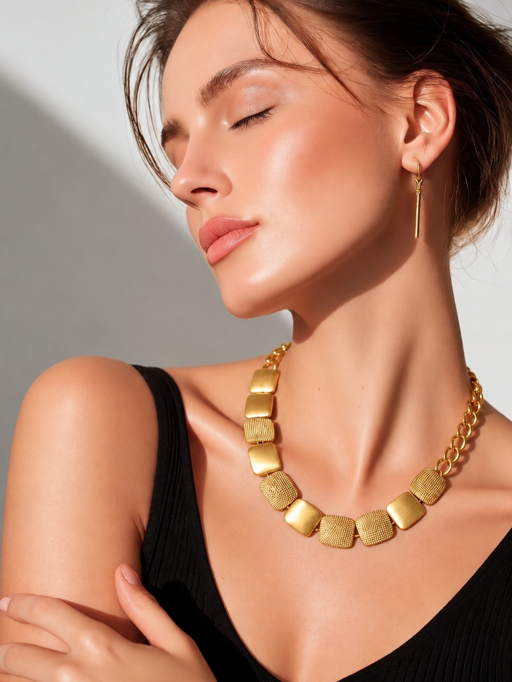 MONET RARE VINTAGE GOLD-TONE TEXTURED SQUARE STATEMENT NECKLACE
